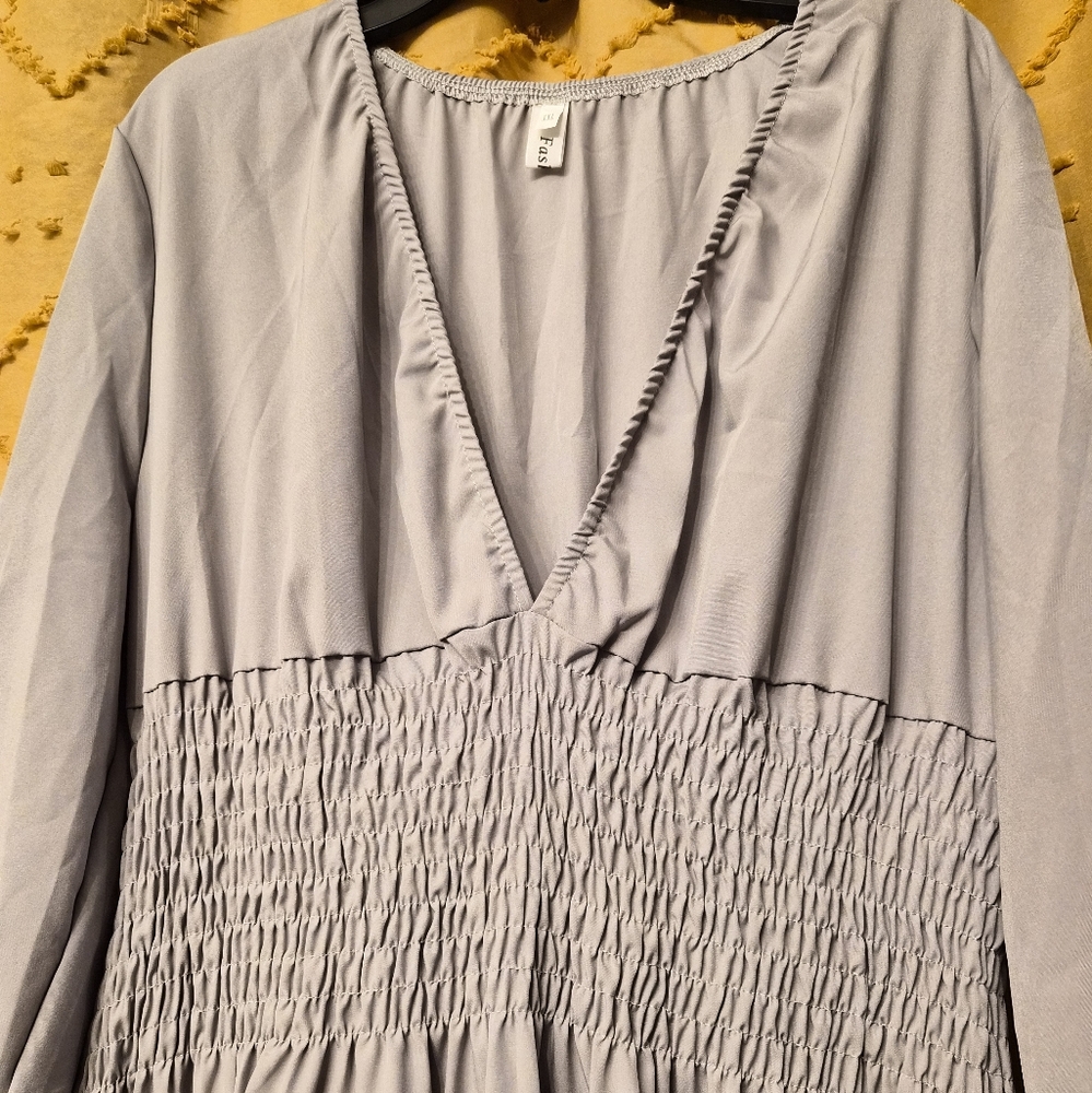 🙊 5/$30 Fashion Nova Light Gray Long Sleeve Dress